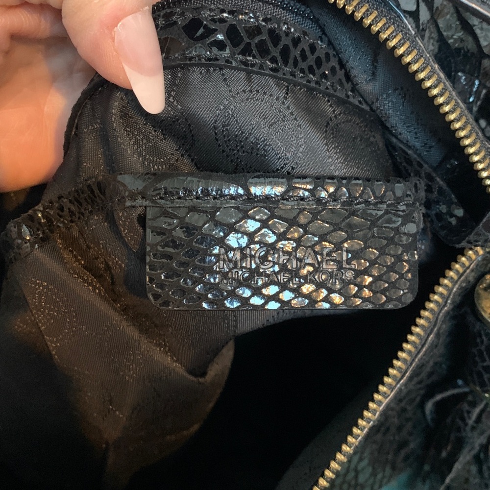 Authentic Michael Kors black snake print lightweight hobo slouch bag - Picture 13 of 17